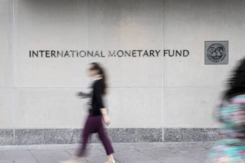 「IMF、消費税増税促進」からcome afterを学ぶ